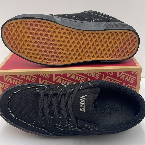 Vans Men’s Bearcat (Canvas) Black/Black
VN000DT2186
Sneakers - Picture 3 of 16